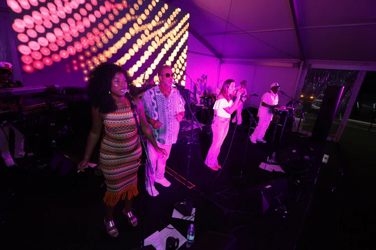 amplified-weekends-contd